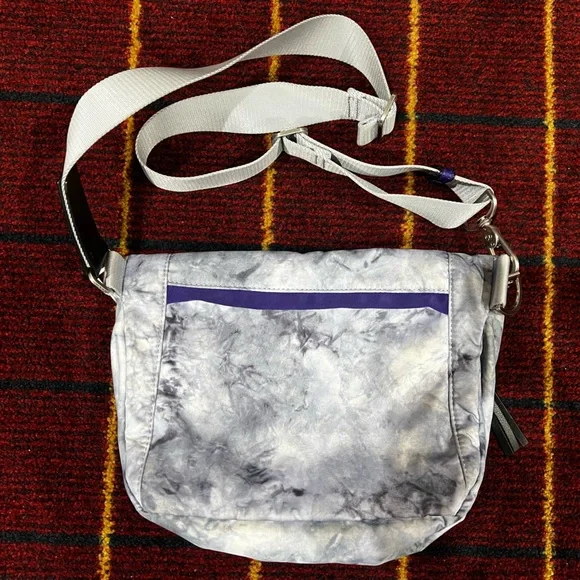 Lululemon Festival Bag Spray Dye Cool Breeze Bruised Berry / Black - Picture 2 of 6
